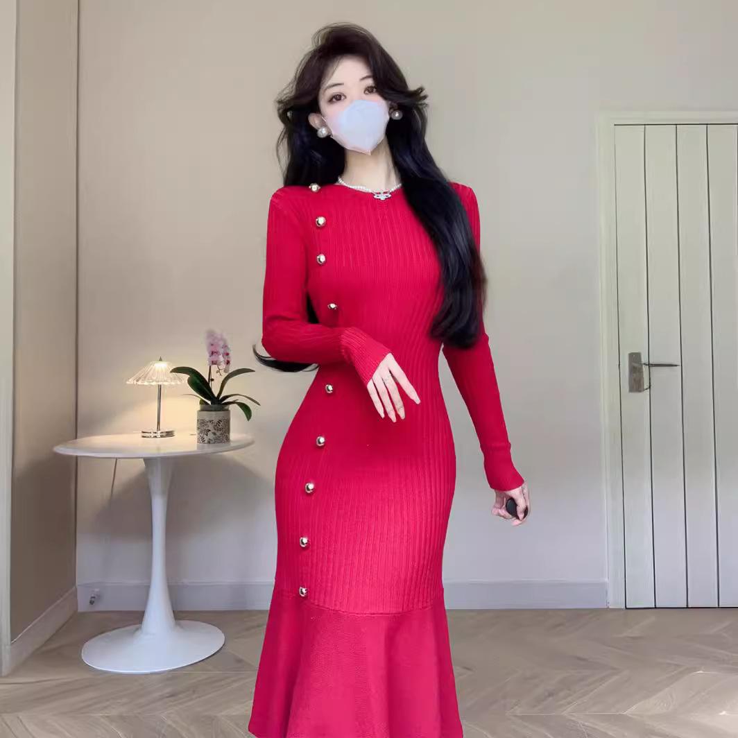 

IHUASU Женское осеннее маленькое черное платье с круглым вырезом и тонкой талией, трикотажные платья с рукавами «рыбий хвост» One size красный