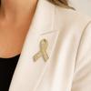 Spilla a forma di nastro nero per il cancro al melanoma Spilla a spilla con fiocco nero Semplice Spilla commemorativa per funerali Dama