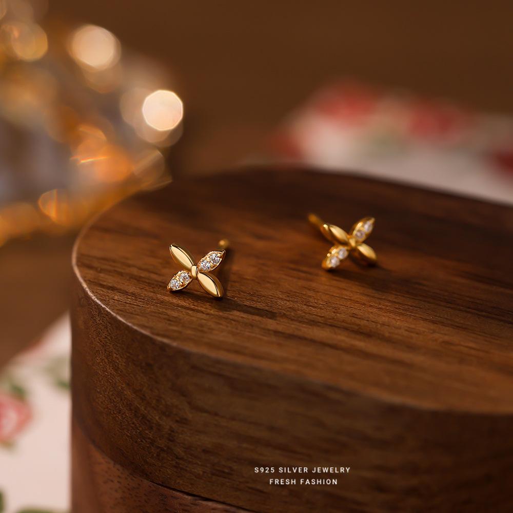

Mini Exquisite Inlaid Zirconia Bow 925 Sterling Silver Earrings for Women Student Korean Sweet Jewelry Accessories золотий