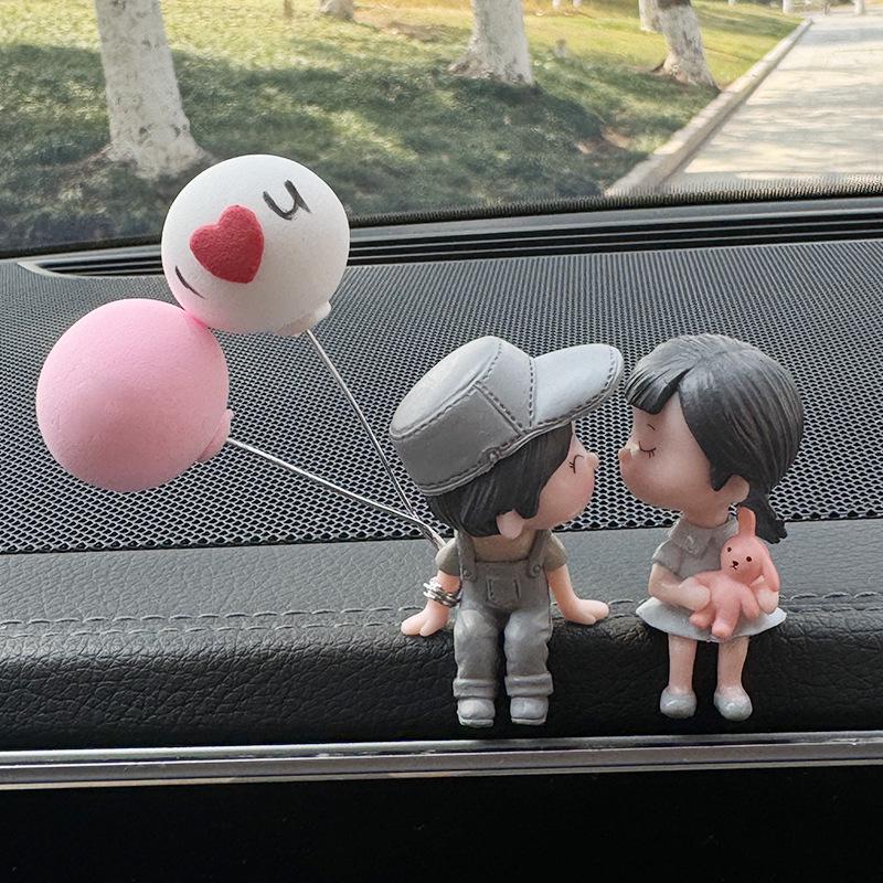 Cute Kissing Couple Dolls: Electric Car Interior Ornaments