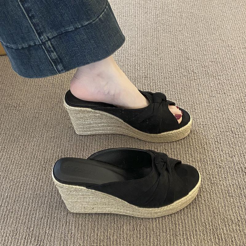 Medieval straw wedge heel shoes heightened platform slippers women's summer wear high heels cool slippers 2025 new beautiful sandals