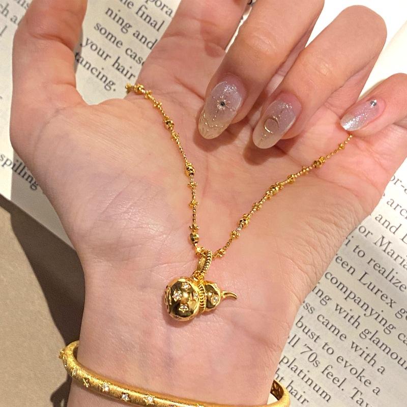 Light Luxury Full Diamond Luster Star Gourd Necklace Unique Pendant Design Exquisite Collar Chain Wedding Jewelry Gifts