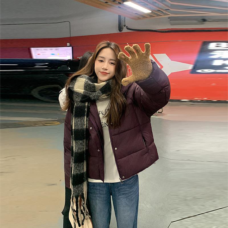 Bavlněné oblečení dámské 2025 zima nové krátké s kapucí volné chlebové oblečení zahuštěná ležérní teplá bunda mimo sezónu