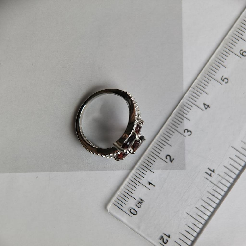 Srebrny pierścionek z naturalnym granatem 2,325 ct, waga wyrobu 3,4 g (2182023)