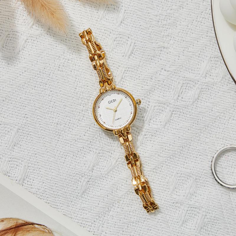 Niche Medieval Women'S Watch Exquisite, Small And High-End Bracelet Watch Women'S Waterproof Alloy Quartz Watch