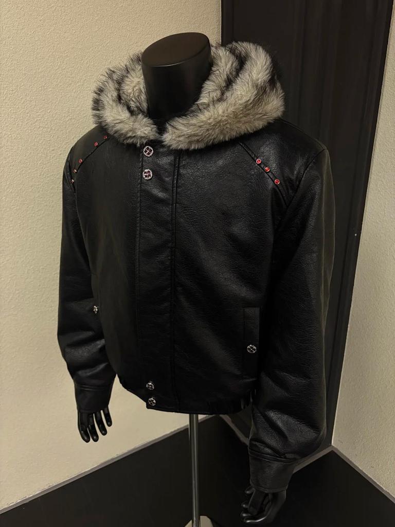Herren Winter Schneeleopard Kunstfell PU-Lederjacke mit Samtfutter und Kapuze