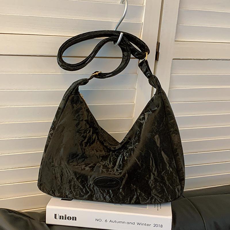 

Сумка большой вместимости Женская Высокоценная Нишевая Летняя Универсальная Наплечная Сумка-Мессенджер Женская Сумка-Пельмень чёрный