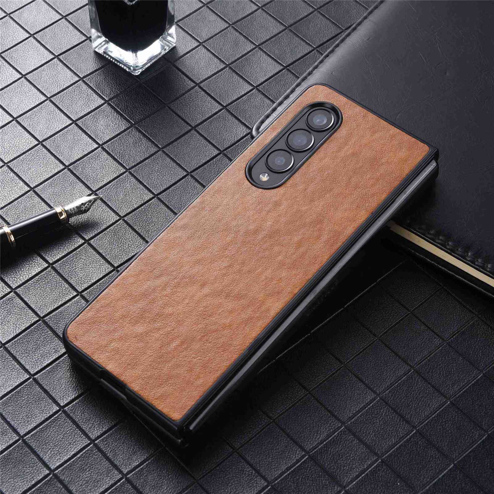 

For Samsung Galaxy Z Fold4 5G Scratch-resistant Texture PU Leather Coated PC Anti-fall Cell Phone Case Brown