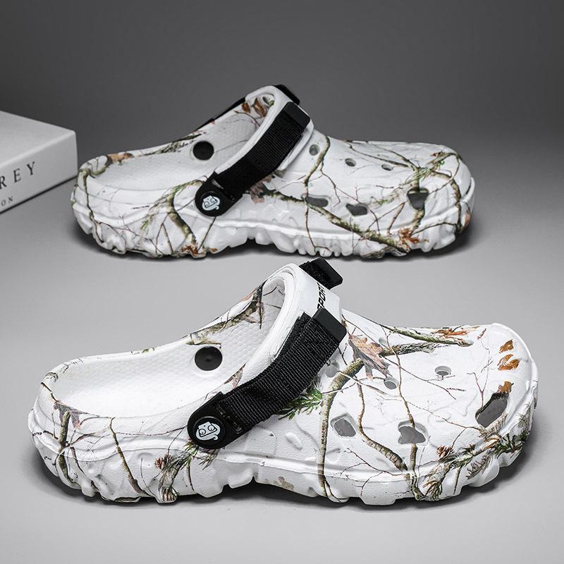 Large size hole shoes 2025 summer light breathable beach slippers couple two wear driving garden slippers