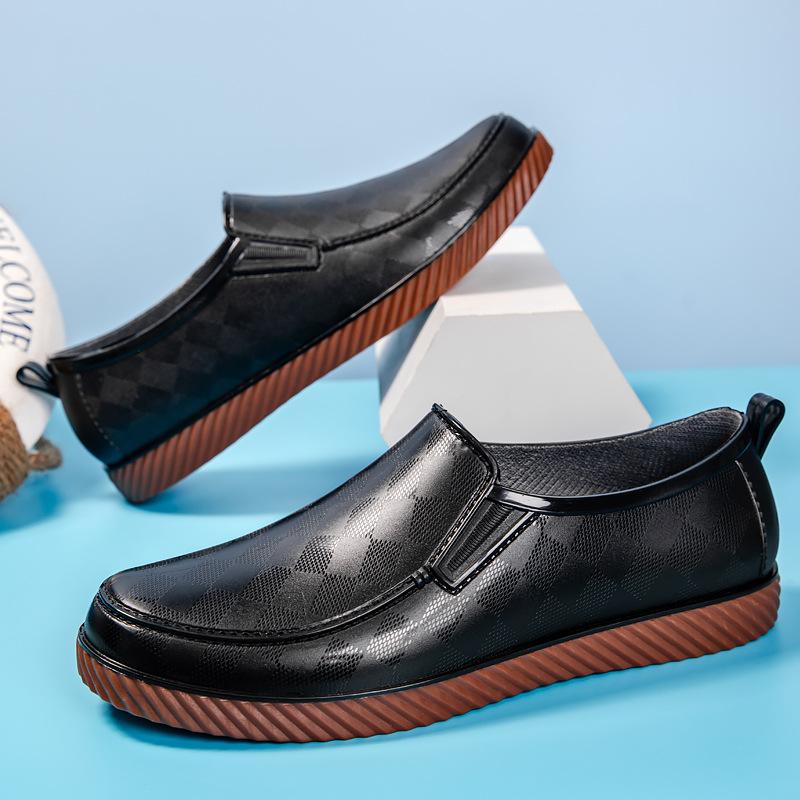

2025 new low-top rain shoes men s shallow rain boots short kitchen water shoes work shoes waterproof glue shoes catch the sea rain boots 44 чорний коричневого кольору