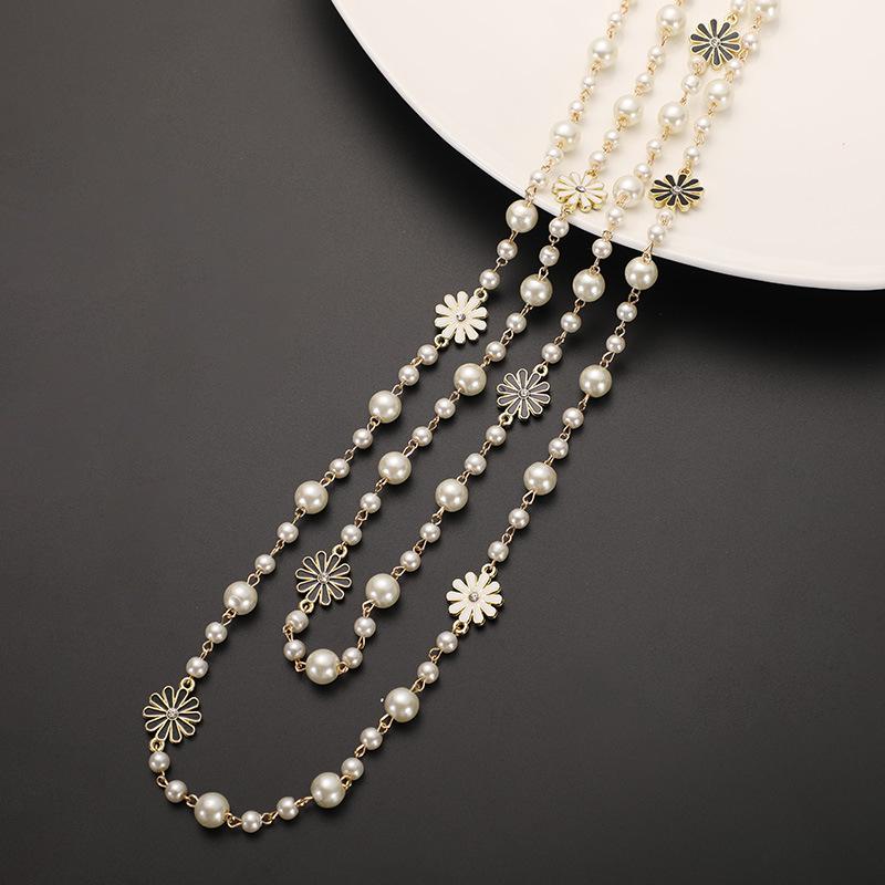 JMXD Long Pearl Necklace for Women Y2K Trendy Daisy Pendant Statement Jewelry Minimalist Chic Dainty Layered Chain Fashion Elegant Accessories Gift