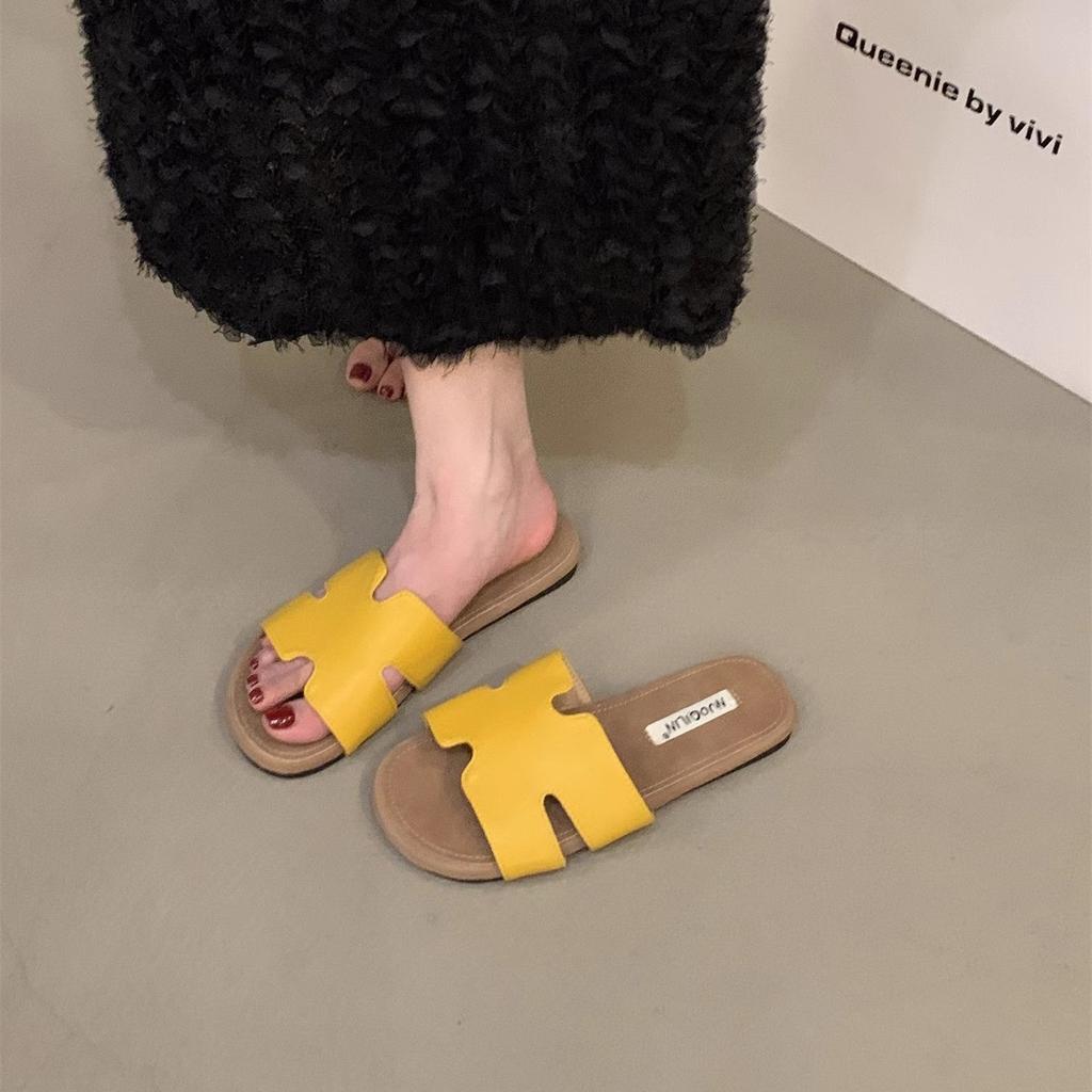 Flat-bottomed French small cool slippers women's shoes fashion outer wear 2025 new summer skirt seaside beach sandals