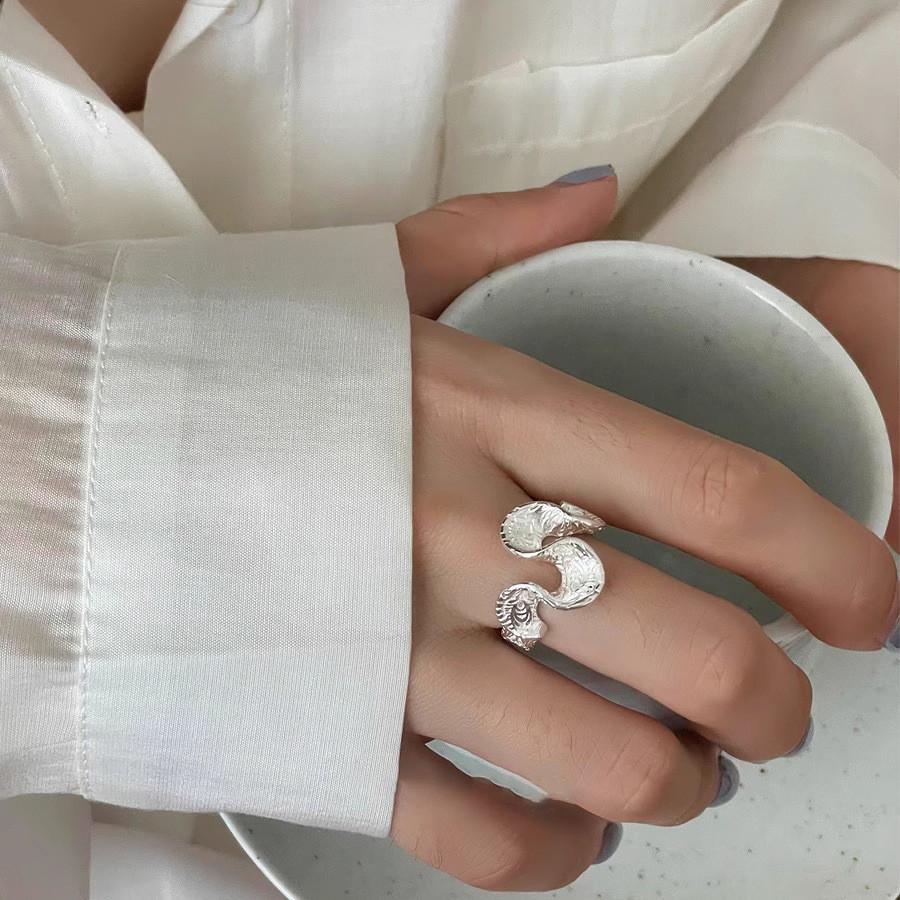 Chic Copper Twisted Wave Finger Ring With Unique Geometric Design For Women