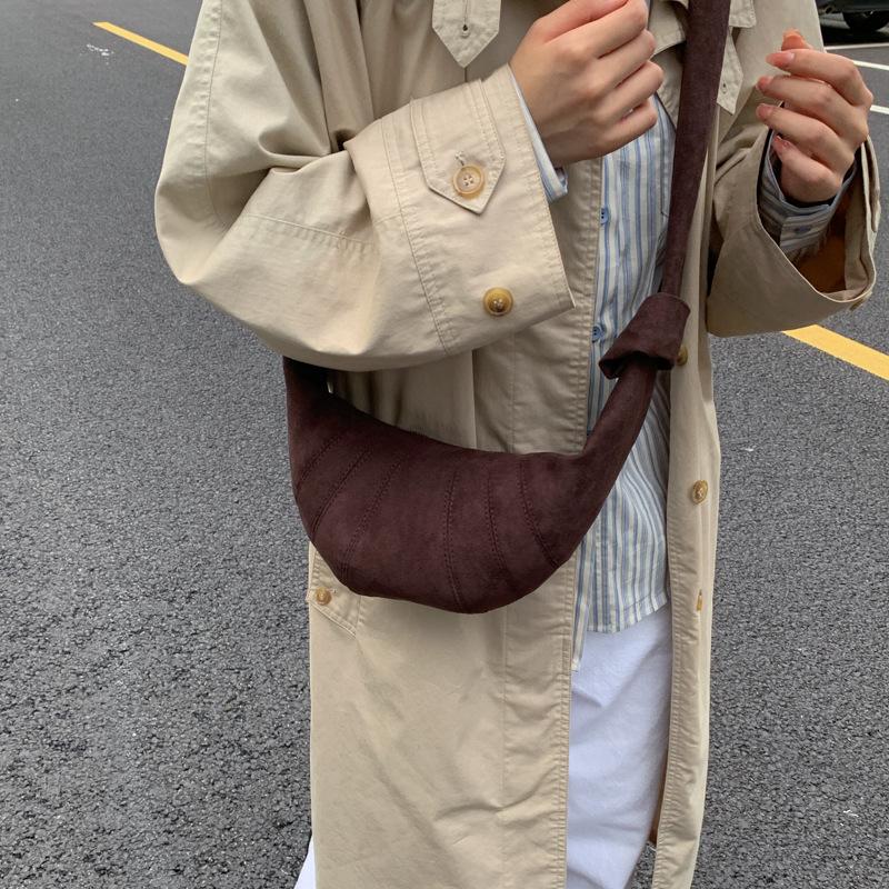 Niche Design Fashionable Suede Horn Bag Women's 2025 New Ins Retro Casual Dumpling Bag Messenger Bag