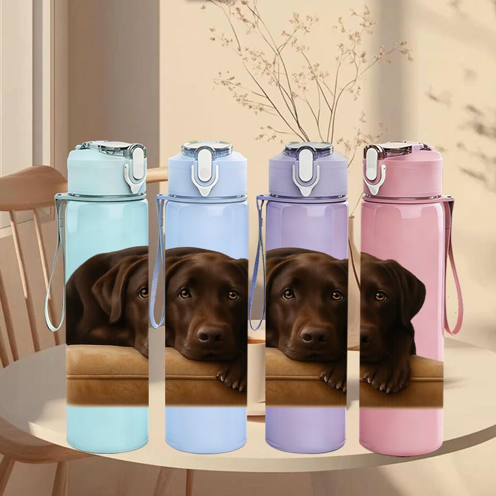 1 PZ Cane Marrone Scuro Sdraiato 750ml Plastica Colorata Borraccia Sportiva Tappo a Flip con Cannuccia Antigoccia Adatta per Sport Ufficio Uso Domestico