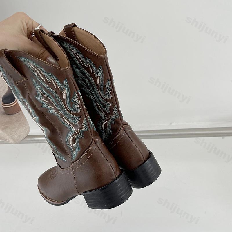 

Women s Boots Autumn 2025 Vintage Soft Leather Comfortable Non Slip Fashion Mbroidered V-neck Cowboy Boot Botas Para Mujer 35 темно-коричневого кольору