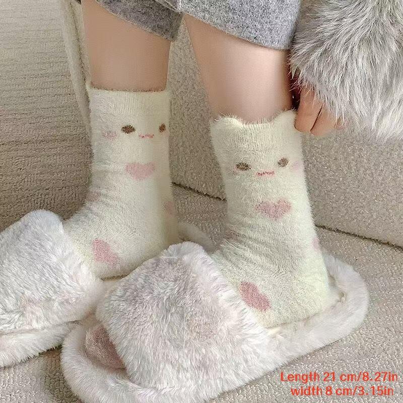 4 Pairs of Socks in Random Colors, Cartoon Pink Series, Thickened Winter Warm Socks, Home Sleep Socks, Autumn and Winter Plush Cute Girl Socks