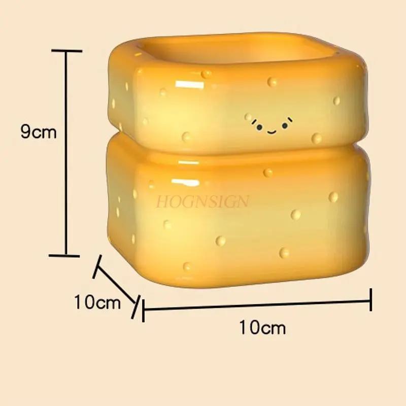 1pcs Cream Bread Makeup Brush Holder Cute Pen Holder Ornament Cute Desktop Organizer Storage Box