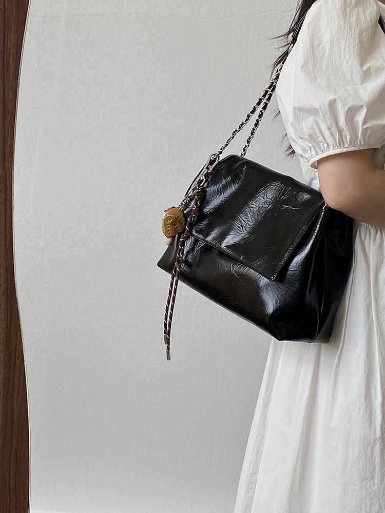 Hochwertige Kettentasche unter dem Arm 2025 neue Handtasche modische vielseitige Umhängetasche große Kapazität Pendler-Tragetasche