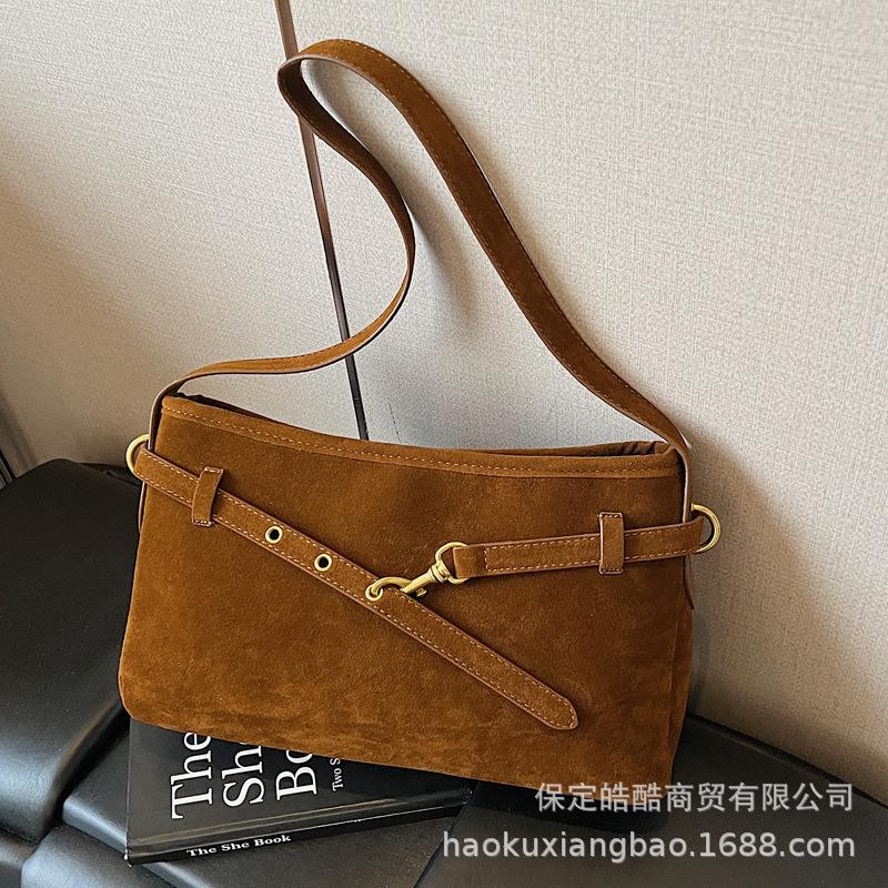 2025 new retro high-end simple commuter messenger bag large capacity niche design fashionable armpit bag
