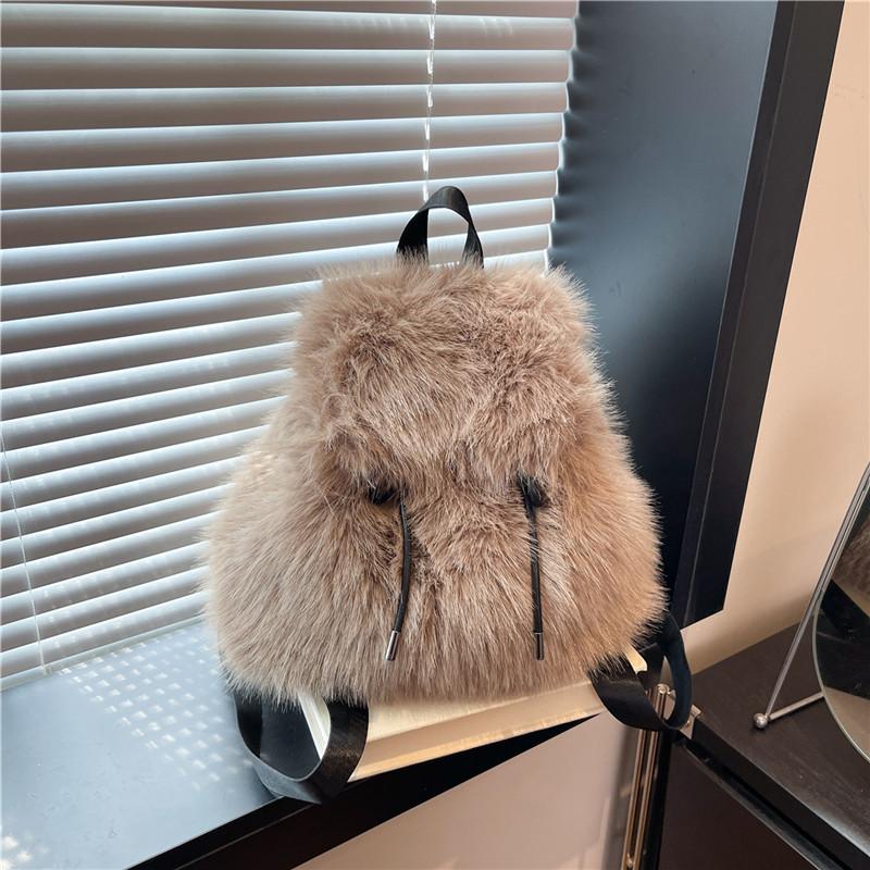 New personalized small and fresh portable plush backpack commuter pump fashionable simple street travel bag