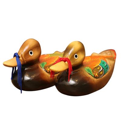 יצירות לעיצוב – קישוטי מלאכת יד מעץ