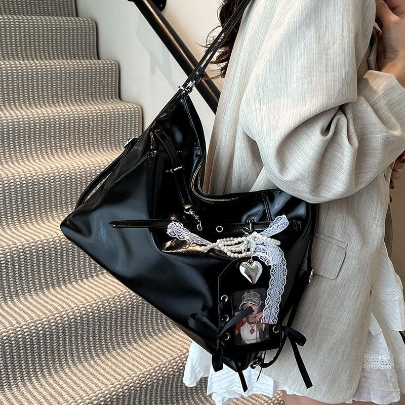 Lässige Umhängetasche mit großem Fassungsvermögen, vielseitig für den Weg zur Arbeit und mehrere Tragemöglichkeiten