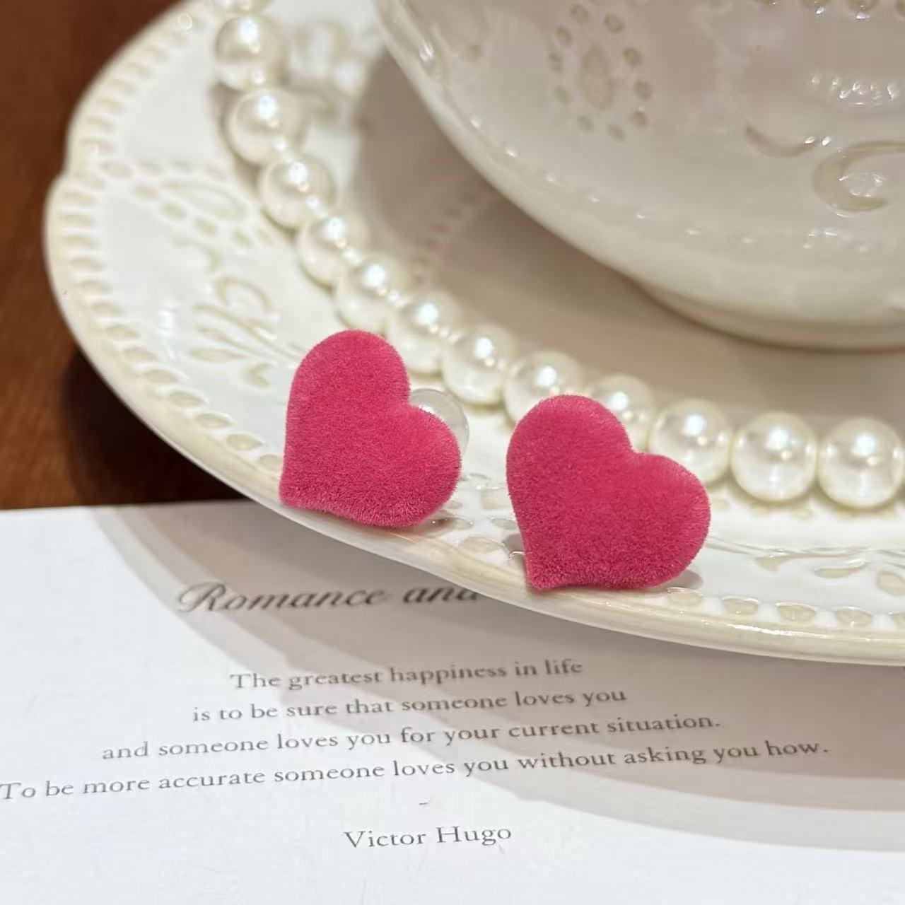 

Peach Pink Velvet Pearl Heart Stud Earrings - Barbie Style, Autumn/Winter Niche Design.