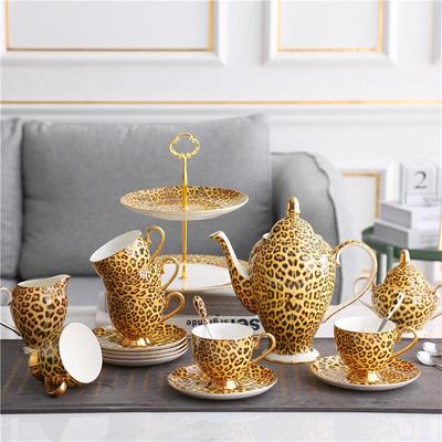 Luksusowy Zestaw Kawowy z Porcelany Kostnej w Panterkę: Filiżanka, Spodek, Łyżeczka, Kubek, Duży Czajnik, Podkładka pod talerz, Nóż, Widelec, Popielniczka