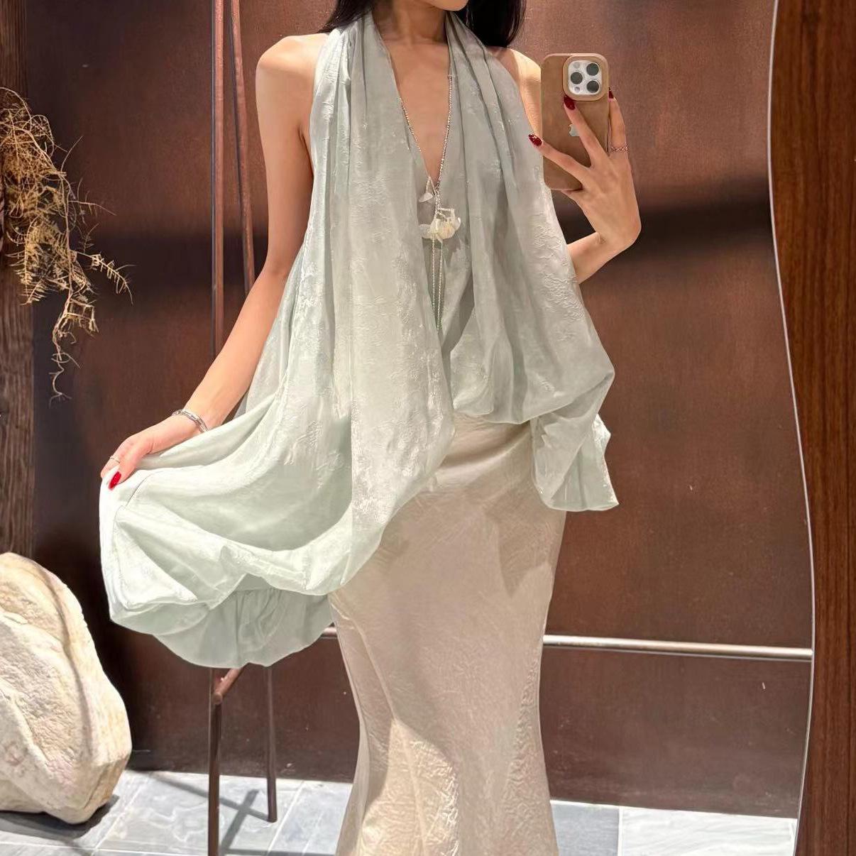 2026 Spring/Summer Elegant Halter V-Neck Backless Strappy Top with Decorative Rope. Small