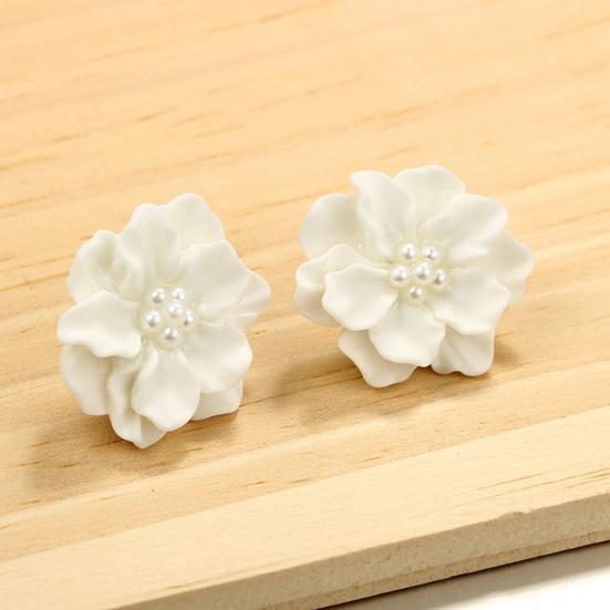 1 Pair Stud Earrings Anti-allergy Decorative Exquisite Temperament Hyperbole Flower Faux Pearl Earrings for Dating