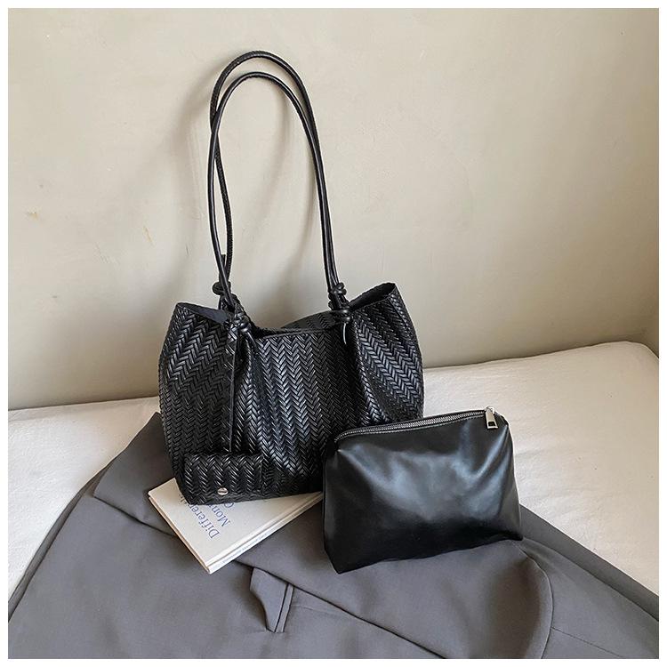 Retro Woven Pattern Big Bag Women 2025 New Fashion High Sense Tote Bag Large Capacity Commuter Armpit Bag