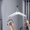 Perforierte Pulldown-Stange Aufhängeschlaufe Abgewinkelter Metall Glattes Finish Fitnessstudio