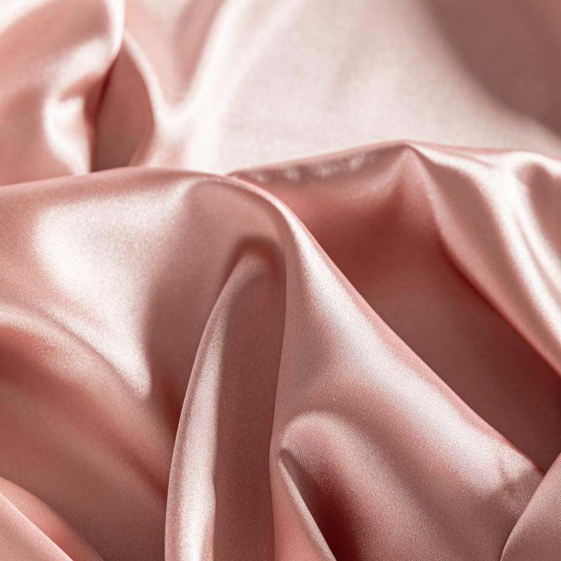 Domáca posteľ štvor-dielna súprava posteľnej plachty letná hodvábne ľahká chladivá troj-dielna posteľná plachta prikrývka na paplón posteľná bielizeň