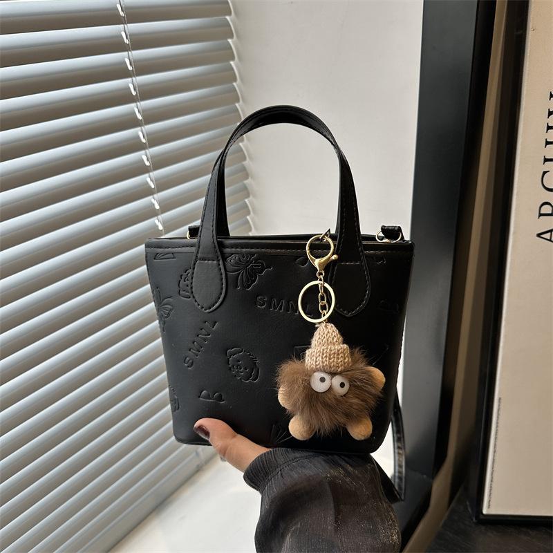 Summer New Light Luxury Aesthetic Niche Design High Texture Portable Shoulder Messenger Bag Bucket Bag