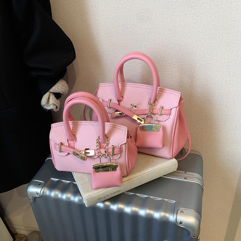 New Fashionable Versatile Portable Shoulder Messenger Bag