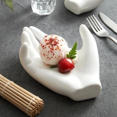  Assiettes en céramique créatives blanches en forme de main el Assiettes chinoises de forme spéciale Vaisselle de dessert de restaurant haut de gamme de club spécial