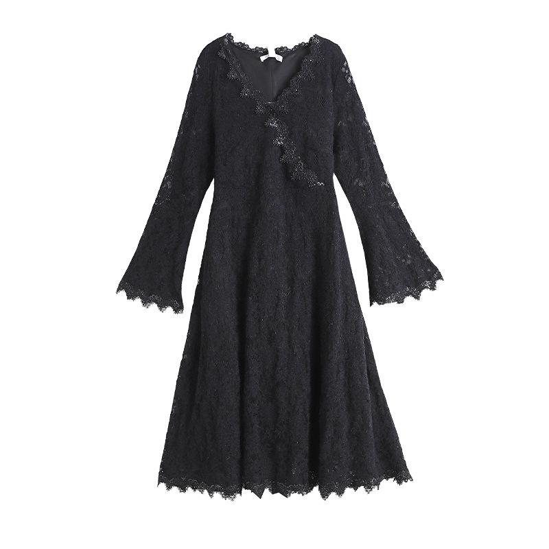 Plus-size Women's Elegant Lace Dress with Long Sleeves and Fitted Waist for Slimming Effect