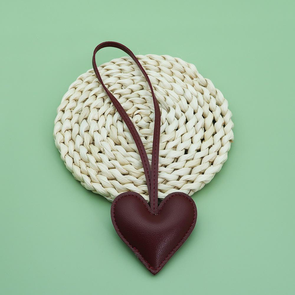 Custom Leather 3D Peach Heart Keychain Bag Pendant Love Hand Rope Personalized Couple Backpack Pendant Gift