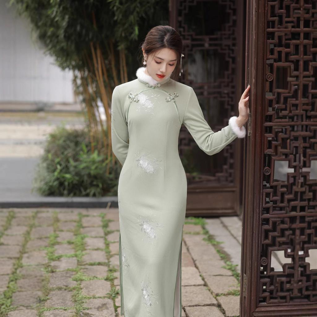 New Chinese-style women's clothing, winter velvet and thicker improved cheongsam, young slim and thin skirts can be worn every day