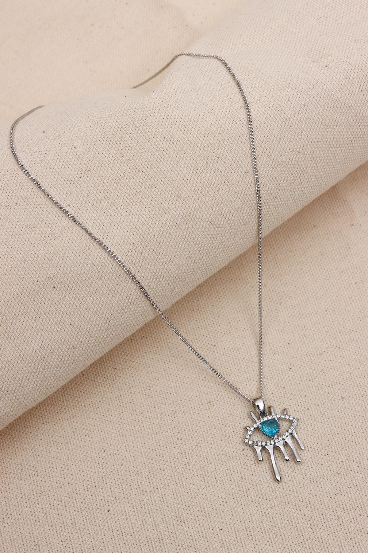 

Ожерелье серебряного цвета с голубым сердцем и камнем в виде глаза