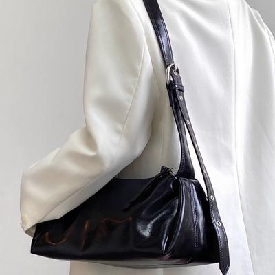 Eine Nischendesign-Damentasche mit einem breiten Schultergurt, lässig und von hochwertiger Qualität, Einzel-Schulter-Unterarm-Umhängetasche