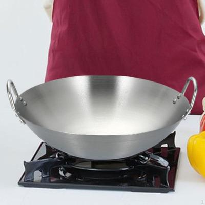 Langlebiger Edelstahl-Wok mit Griffen zum Kochen und Braten auf Gas