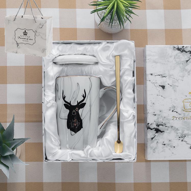 Elegant Marble Pattern Mug with Gold Trim, Spoon Lid, and Custom Logo - Ideal for Coffee or as a Souvenir Gift.