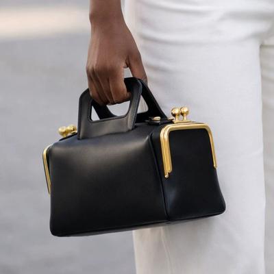 Luxus Retro Metallclip Clutch Klassische Schwarze Pu-Leder Reißverschluss Schultertasche Französisch Lässig Große Kapazität Quadratischer Verschluss Tragetasche