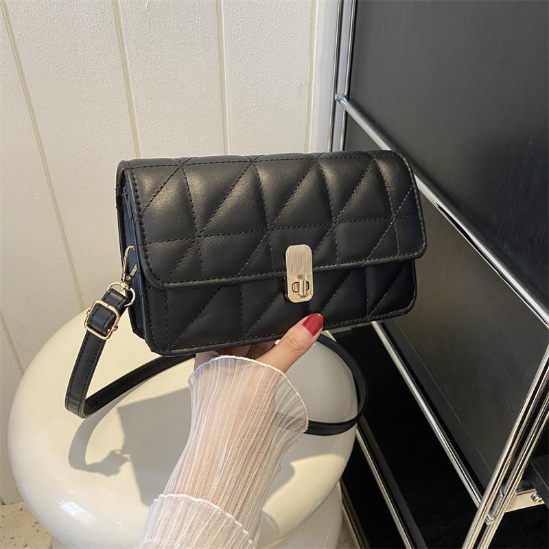 Vintage Stylish Minimalistic Textured Chain Strap Small Bag Women s Summer 2023 Commuter Shoulder Bag Urban Chic чёрный