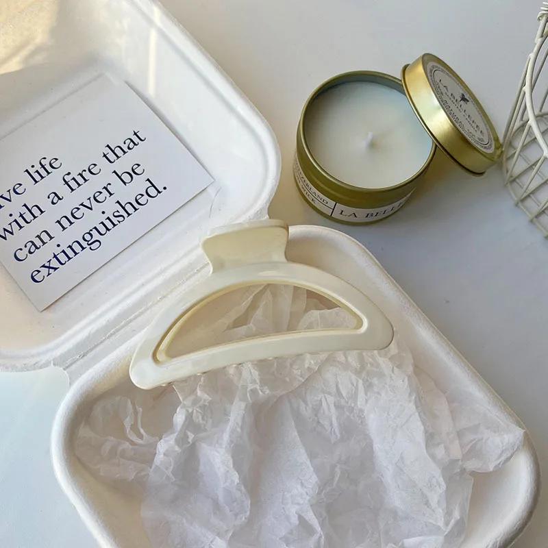 Nouvelle pince élégante en acrylique à grande griffe pour femmes Ins Mode simple Rétro Pince à cheveux creuse en forme d'éventail Accessoires pour cheveux pour filles