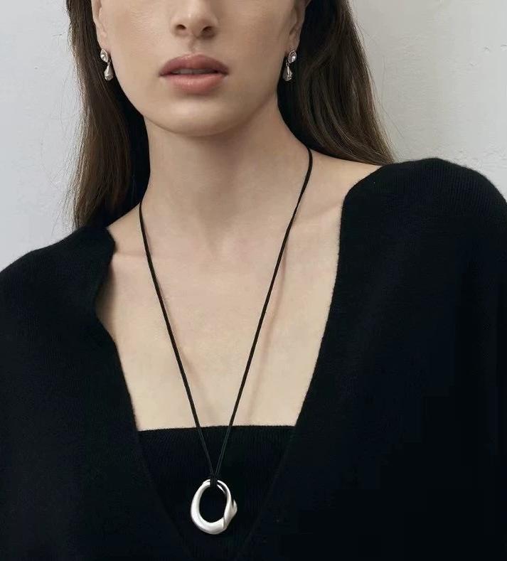 Elegant Chinese-Style Long Pendant Necklace with Leather Cord