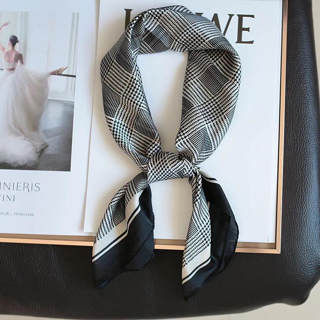 New Fashion Zebra Printed Square Scarf Soft Satin Thin Smooth Neck Scarf 70*70Cm Vintage Style Sunscreen Headscarf For Women