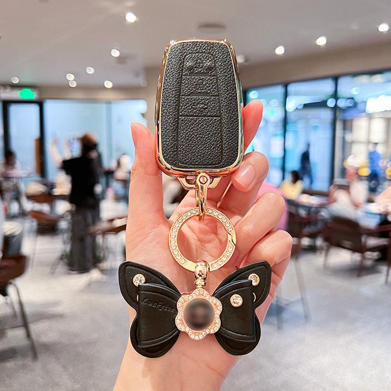 Toyota Key Cover for Camry, RAV4, Corolla, Levin, Avalon: Stylish Shell Buckle for Women.